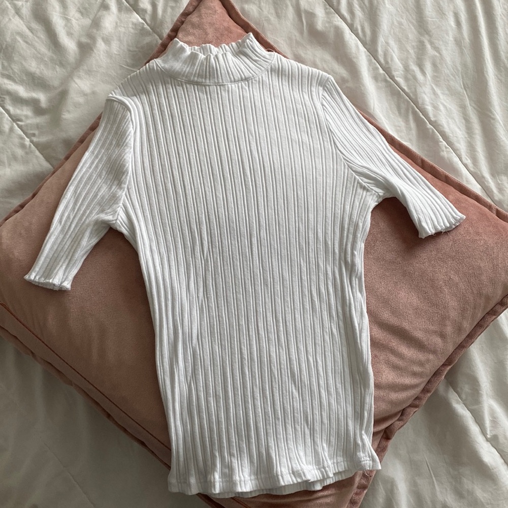 Ribbed crop white top